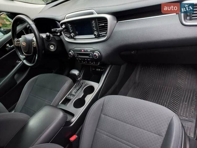 Чорний Кіа Соренто, об'ємом двигуна 3.34 л та пробігом 272 тис. км за 18500 $, фото 40 на Automoto.ua