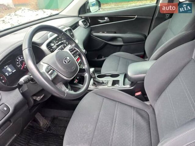 Чорний Кіа Соренто, об'ємом двигуна 3.34 л та пробігом 272 тис. км за 18500 $, фото 23 на Automoto.ua