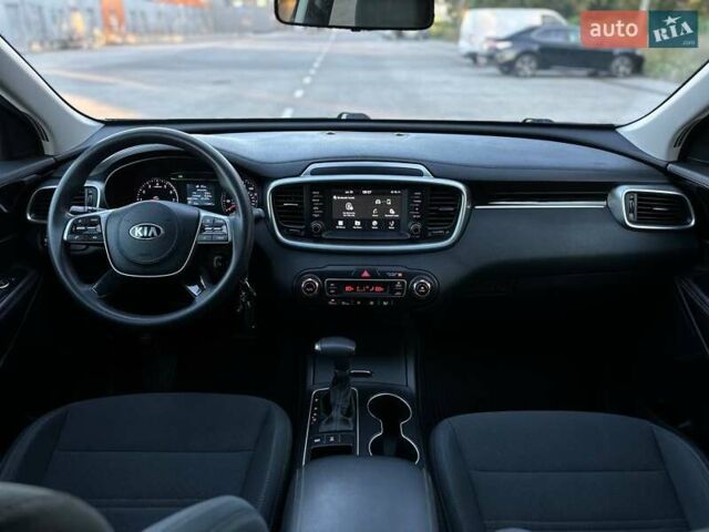 Черный Киа Соренто, объемом двигателя 3.34 л и пробегом 170 тыс. км за 15990 $, фото 18 на Automoto.ua