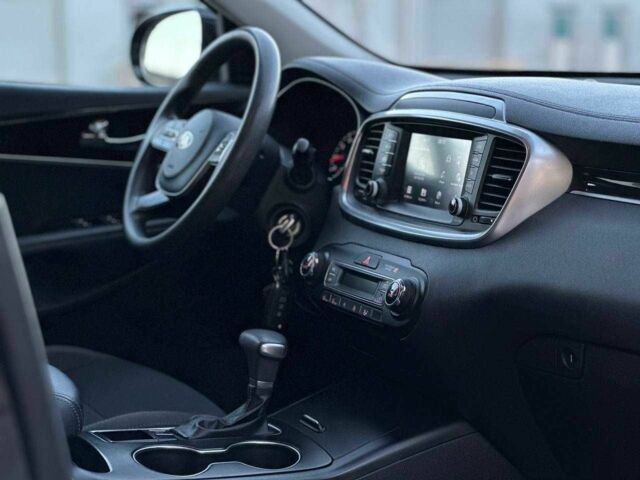 Черный Киа Соренто, объемом двигателя 3.3 л и пробегом 170 тыс. км за 16800 $, фото 11 на Automoto.ua