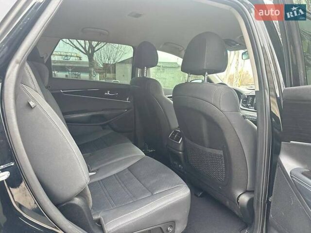 Чорний Кіа Соренто, об'ємом двигуна 2.36 л та пробігом 140 тис. км за 23200 $, фото 6 на Automoto.ua