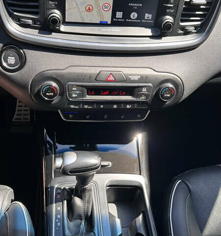 Черный Киа Соренто, объемом двигателя 2.2 л и пробегом 138 тыс. км за 35200 $, фото 19 на Automoto.ua