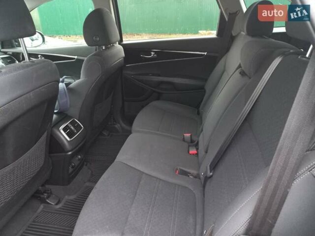 Чорний Кіа Соренто, об'ємом двигуна 3.34 л та пробігом 272 тис. км за 18500 $, фото 27 на Automoto.ua