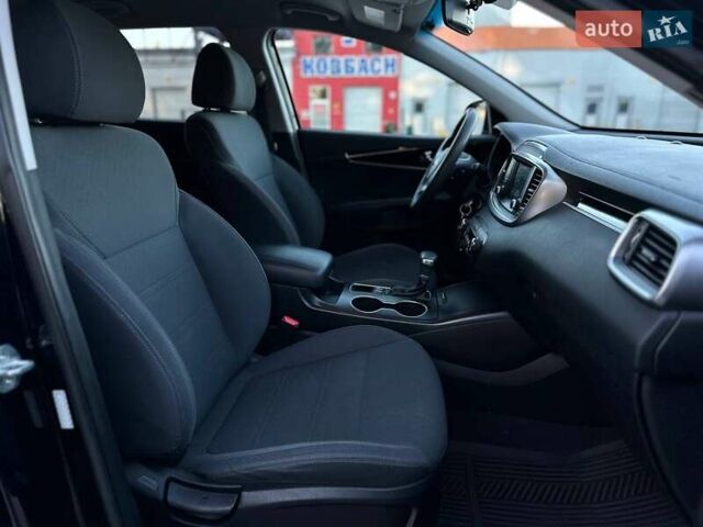 Черный Киа Соренто, объемом двигателя 3.34 л и пробегом 170 тыс. км за 15990 $, фото 13 на Automoto.ua