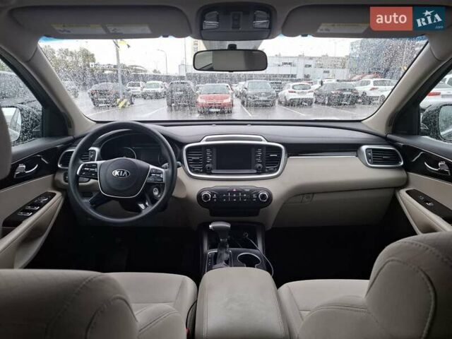 Черный Киа Соренто, объемом двигателя 2.4 л и пробегом 84 тыс. км за 18300 $, фото 5 на Automoto.ua