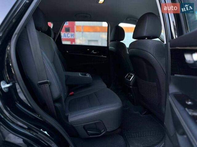 Чорний Кіа Соренто, об'ємом двигуна 3.34 л та пробігом 170 тис. км за 16800 $, фото 15 на Automoto.ua