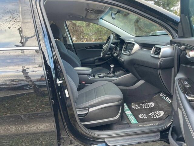 Чорний Кіа Соренто, об'ємом двигуна 2.4 л та пробігом 149 тис. км за 16800 $, фото 12 на Automoto.ua