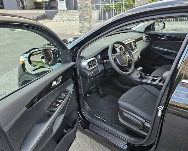 Чорний Кіа Соренто, об'ємом двигуна 2.36 л та пробігом 146 тис. км за 16800 $, фото 11 на Automoto.ua