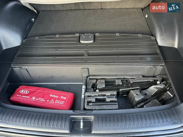 Чорний Кіа Соренто, об'ємом двигуна 2.2 л та пробігом 153 тис. км за 27900 $, фото 41 на Automoto.ua