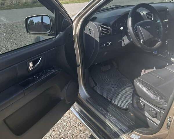 Коричневий Кіа Соренто, об'ємом двигуна 2.5 л та пробігом 240 тис. км за 8300 $, фото 7 на Automoto.ua
