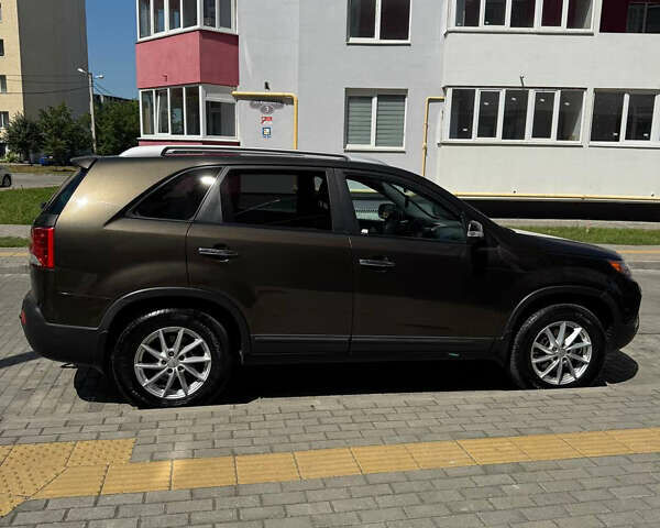 Коричневый Киа Соренто, объемом двигателя 2.2 л и пробегом 230 тыс. км за 11900 $, фото 2 на Automoto.ua