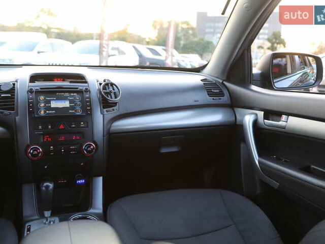 Коричневий Кіа Соренто, об'ємом двигуна 2.4 л та пробігом 119 тис. км за 13000 $, фото 12 на Automoto.ua