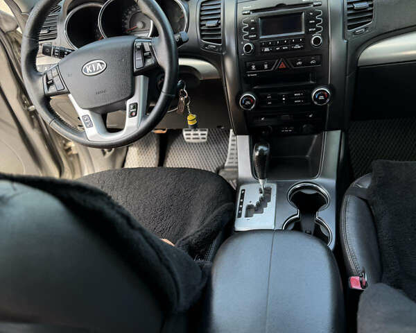 Коричневий Кіа Соренто, об'ємом двигуна 2.2 л та пробігом 249 тис. км за 13900 $, фото 8 на Automoto.ua