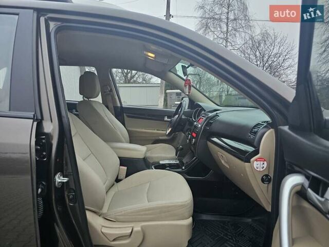 Коричневий Кіа Соренто, об'ємом двигуна 2.2 л та пробігом 265 тис. км за 10999 $, фото 54 на Automoto.ua