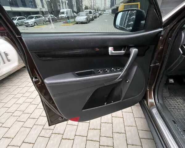 Коричневий Кіа Соренто, об'ємом двигуна 2.2 л та пробігом 230 тис. км за 16000 $, фото 19 на Automoto.ua