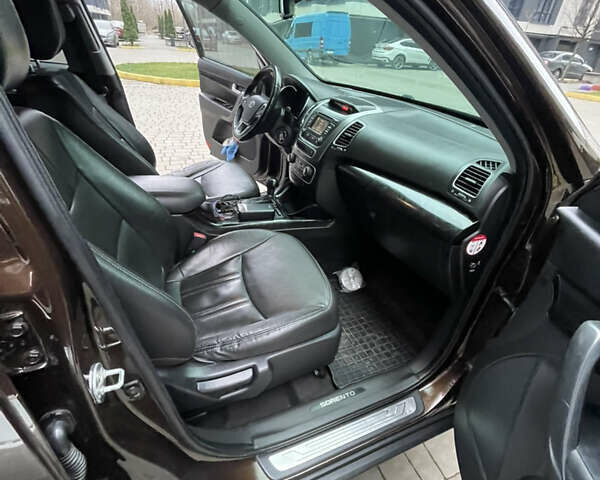 Коричневий Кіа Соренто, об'ємом двигуна 2.2 л та пробігом 230 тис. км за 16000 $, фото 31 на Automoto.ua