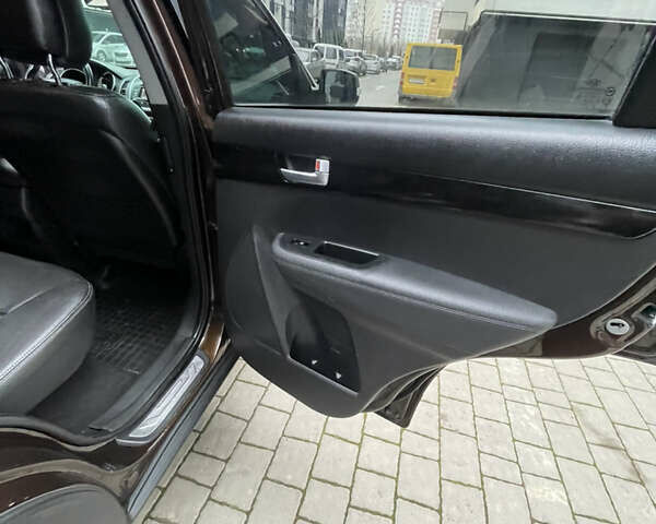 Коричневий Кіа Соренто, об'ємом двигуна 2.2 л та пробігом 230 тис. км за 16000 $, фото 28 на Automoto.ua