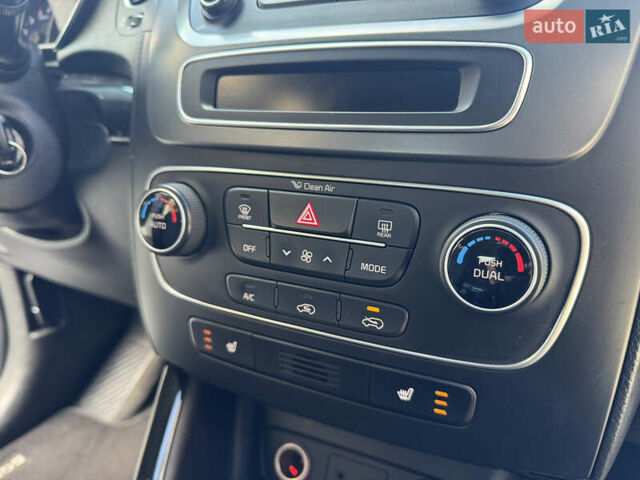 Коричневый Киа Соренто, объемом двигателя 2.2 л и пробегом 212 тыс. км за 15500 $, фото 16 на Automoto.ua