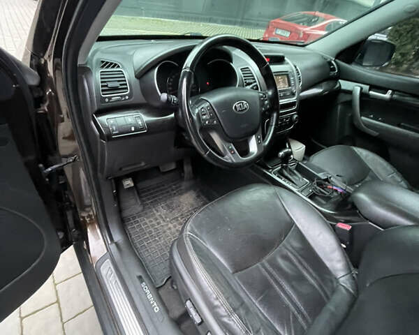 Коричневий Кіа Соренто, об'ємом двигуна 2.2 л та пробігом 230 тис. км за 16000 $, фото 21 на Automoto.ua