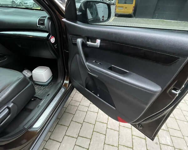 Коричневий Кіа Соренто, об'ємом двигуна 2.2 л та пробігом 230 тис. км за 16000 $, фото 30 на Automoto.ua