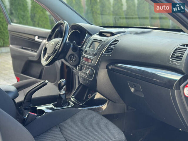 Коричневый Киа Соренто, объемом двигателя 2.2 л и пробегом 212 тыс. км за 15500 $, фото 19 на Automoto.ua