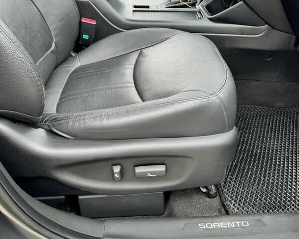 Коричневий Кіа Соренто, об'ємом двигуна 2.2 л та пробігом 245 тис. км за 18450 $, фото 17 на Automoto.ua