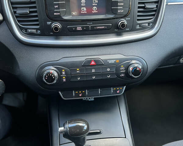 Коричневый Киа Соренто, объемом двигателя 2.4 л и пробегом 168 тыс. км за 11900 $, фото 11 на Automoto.ua