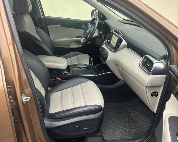 Коричневий Кіа Соренто, об'ємом двигуна 0 л та пробігом 180 тис. км за 19900 $, фото 11 на Automoto.ua