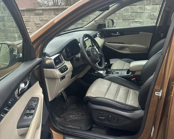 Коричневий Кіа Соренто, об'ємом двигуна 0 л та пробігом 180 тис. км за 19900 $, фото 6 на Automoto.ua