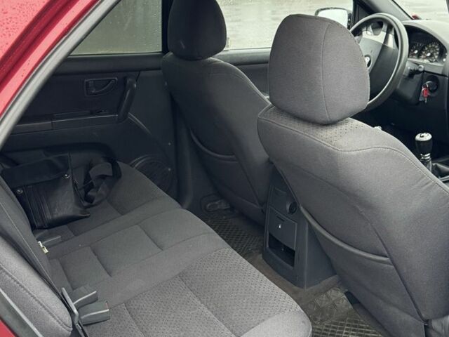 Красный Киа Соренто, объемом двигателя 2.5 л и пробегом 282 тыс. км за 3300 $, фото 5 на Automoto.ua