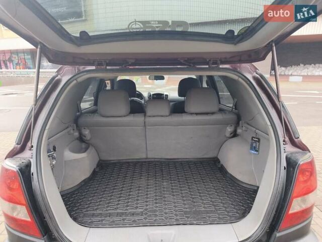 Красный Киа Соренто, объемом двигателя 2.5 л и пробегом 308 тыс. км за 7500 $, фото 10 на Automoto.ua