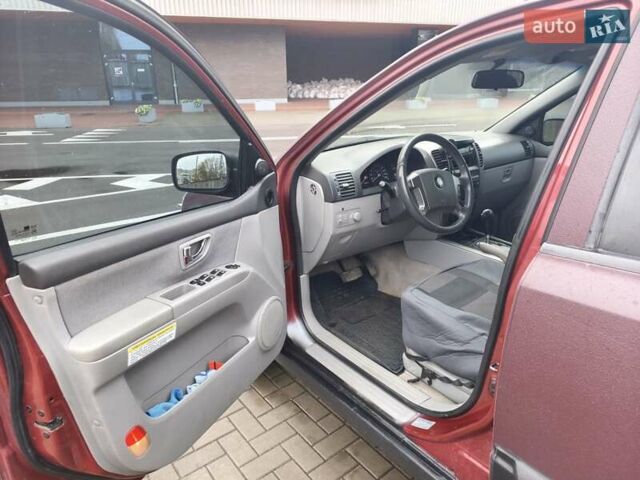 Красный Киа Соренто, объемом двигателя 2.5 л и пробегом 308 тыс. км за 7500 $, фото 9 на Automoto.ua
