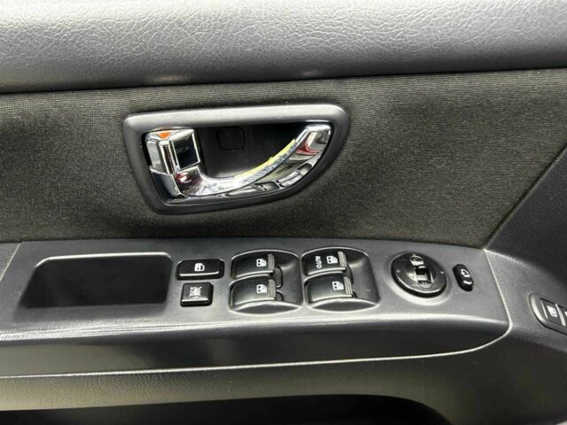 Красный Киа Соренто, объемом двигателя 2.5 л и пробегом 234 тыс. км за 9400 $, фото 6 на Automoto.ua