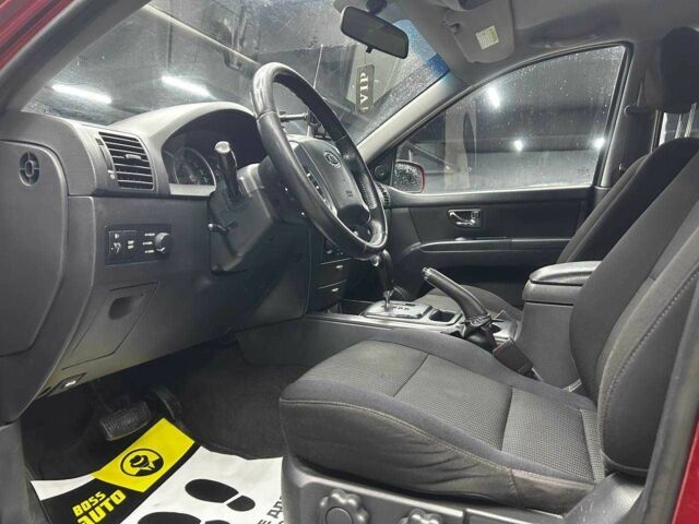 Красный Киа Соренто, объемом двигателя 2.5 л и пробегом 234 тыс. км за 9400 $, фото 9 на Automoto.ua