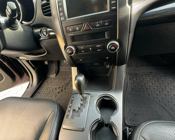 Красный Киа Соренто, объемом двигателя 2.36 л и пробегом 190 тыс. км за 11300 $, фото 58 на Automoto.ua