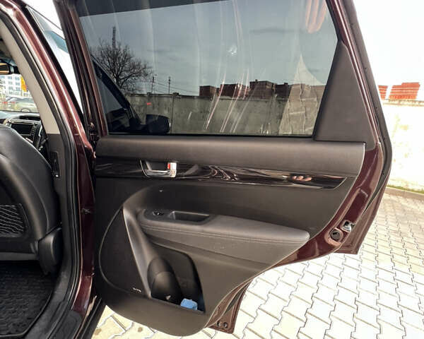 Красный Киа Соренто, объемом двигателя 2.36 л и пробегом 190 тыс. км за 11300 $, фото 44 на Automoto.ua