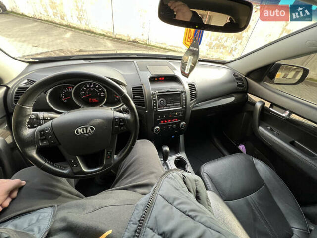 Красный Киа Соренто, объемом двигателя 2.36 л и пробегом 190 тыс. км за 11300 $, фото 63 на Automoto.ua