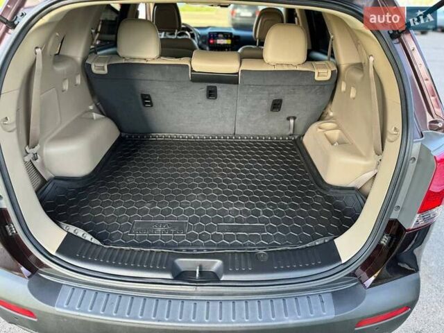 Красный Киа Соренто, объемом двигателя 2.35 л и пробегом 169 тыс. км за 14000 $, фото 16 на Automoto.ua