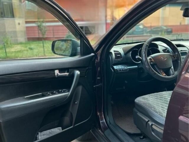 Червоний Кіа Соренто, об'ємом двигуна 2.4 л та пробігом 205 тис. км за 11000 $, фото 3 на Automoto.ua