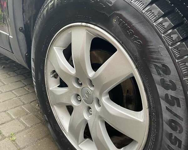 Красный Киа Соренто, объемом двигателя 2.36 л и пробегом 270 тыс. км за 11000 $, фото 9 на Automoto.ua