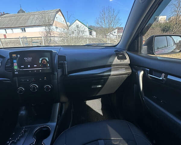 Червоний Кіа Соренто, об'ємом двигуна 2.36 л та пробігом 249 тис. км за 9999 $, фото 15 на Automoto.ua