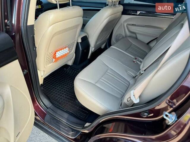 Красный Киа Соренто, объемом двигателя 2.35 л и пробегом 169 тыс. км за 14000 $, фото 10 на Automoto.ua