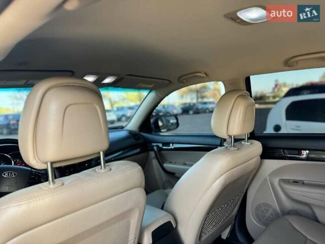 Красный Киа Соренто, объемом двигателя 2.35 л и пробегом 169 тыс. км за 14000 $, фото 11 на Automoto.ua