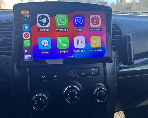 Червоний Кіа Соренто, об'ємом двигуна 2.36 л та пробігом 249 тис. км за 9999 $, фото 12 на Automoto.ua