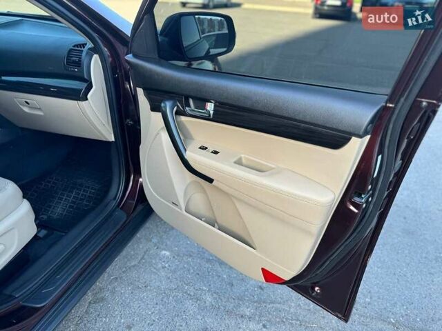 Красный Киа Соренто, объемом двигателя 2.35 л и пробегом 169 тыс. км за 14000 $, фото 6 на Automoto.ua