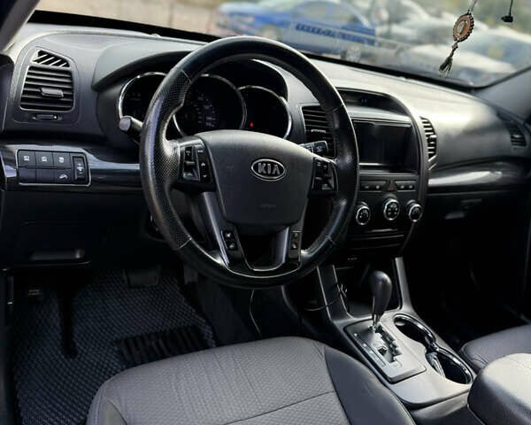 Красный Киа Соренто, объемом двигателя 2.4 л и пробегом 280 тыс. км за 10200 $, фото 8 на Automoto.ua