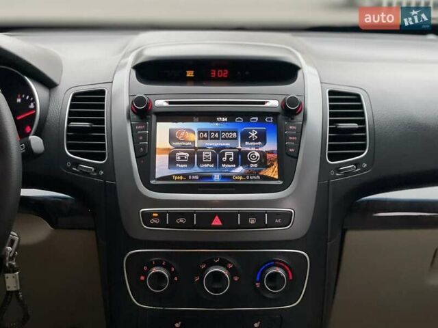 Червоний Кіа Соренто, об'ємом двигуна 2.4 л та пробігом 198 тис. км за 12500 $, фото 16 на Automoto.ua