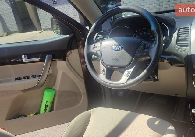 Красный Киа Соренто, объемом двигателя 2.35 л и пробегом 162 тыс. км за 14900 $, фото 6 на Automoto.ua