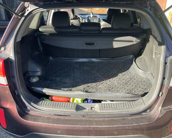 Красный Киа Соренто, объемом двигателя 2.35 л и пробегом 134 тыс. км за 11500 $, фото 6 на Automoto.ua