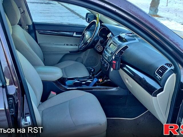 Красный Киа Соренто, объемом двигателя 2.4 л и пробегом 132 тыс. км за 11900 $, фото 2 на Automoto.ua
